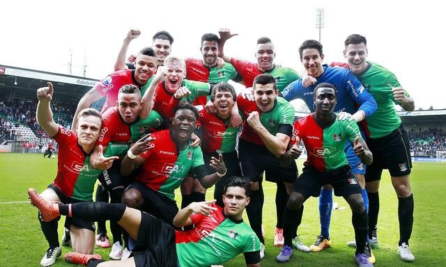 球场内的致 球场内的致