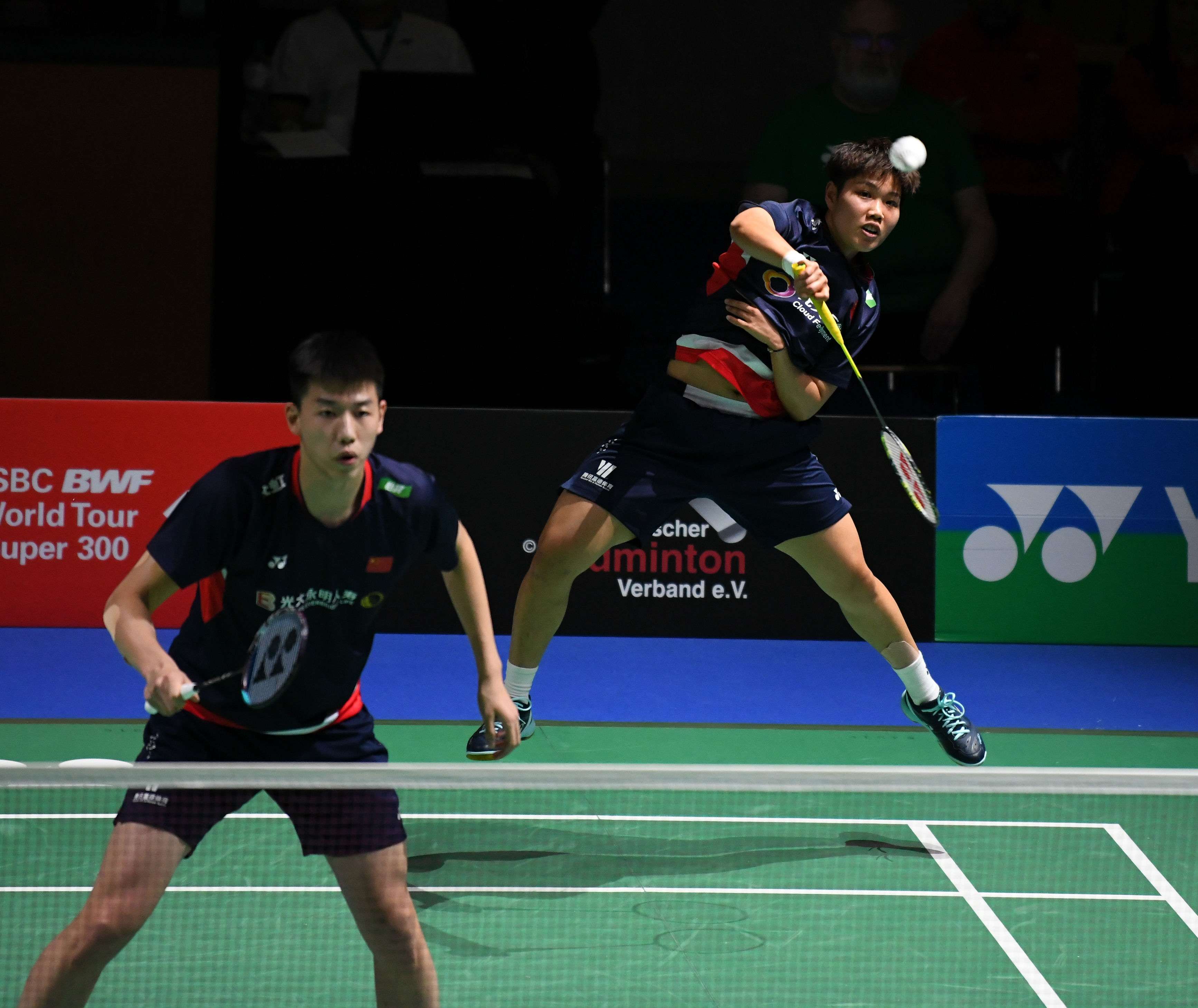 双打则围绕 双打则围绕